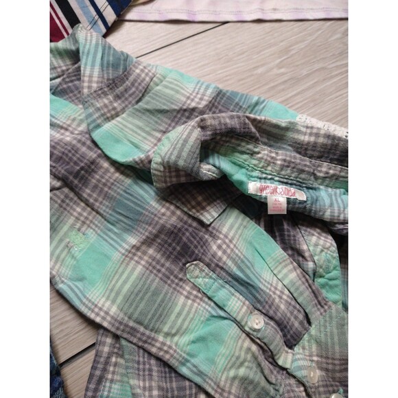 Girls Shirt Bundle(4) - Picture 2 of 10